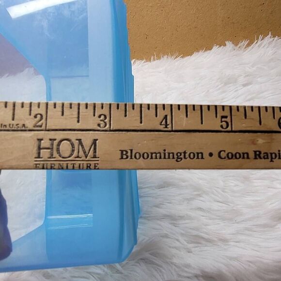 Tupperware Blue and White FridgeSmart Small 4.5 Cup Vent Container - Picture 8 of 8